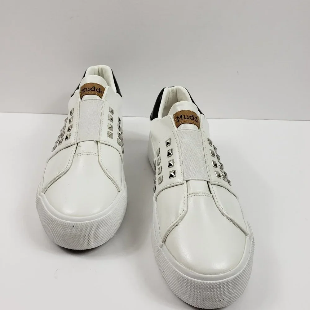 MUDD WOMEN BEYLEY WHITE W/METAL STUDS  SIZE 8 - Picture 2 of 10